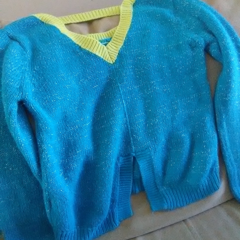 Sweater - Picture 6 of 6